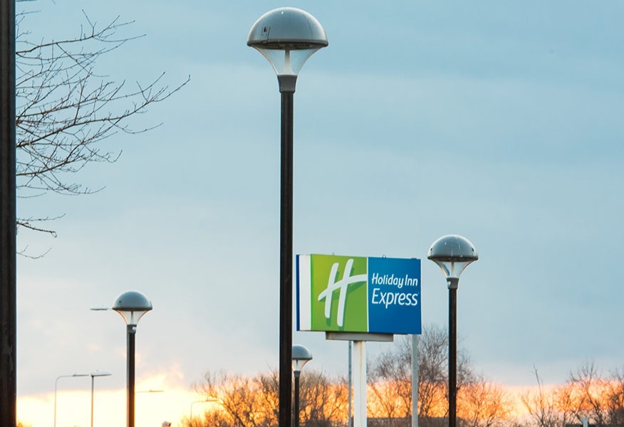 Tamlite Holiday Inn Express Portsmouth North PLAZA exterior sign outdoor LED lighting